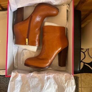 LNWT Vince Camuto  Cayelsa 7.5